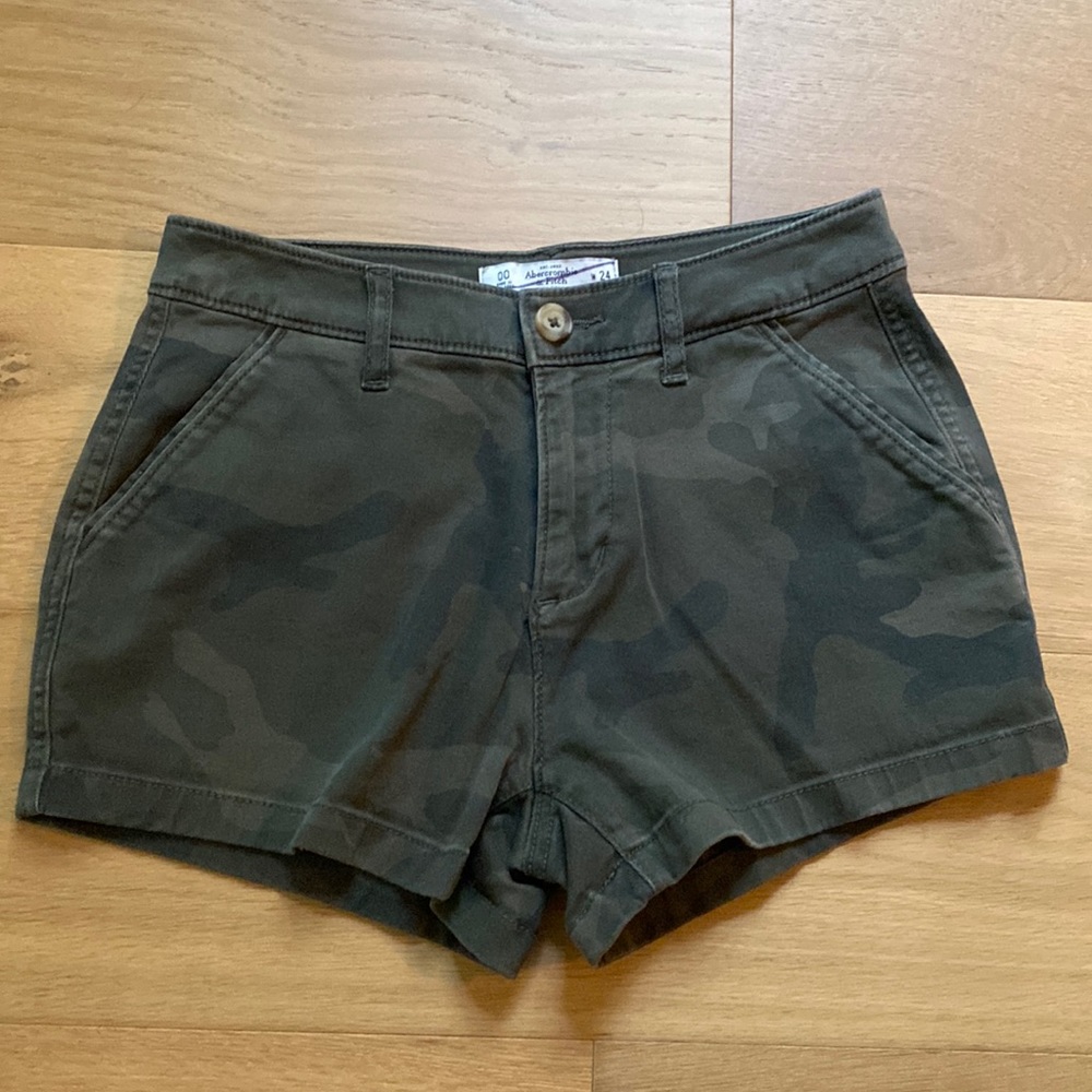 Abercrombie & Fitch camo shorts